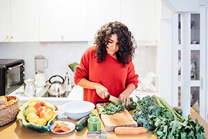 detox woman cooking